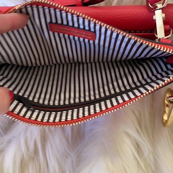 Henri Bendel crossbody with detachable wallet - Picture 4 of 6